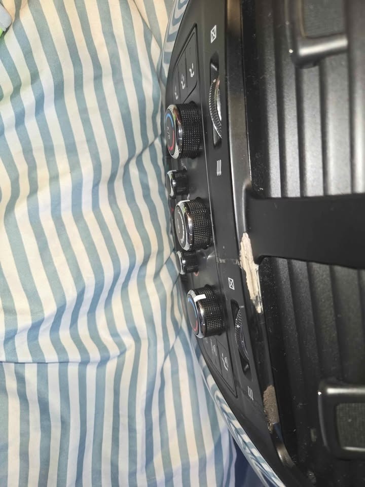 Climate Control Panel with Center Vents for dodge caravan 2016 - photo 2