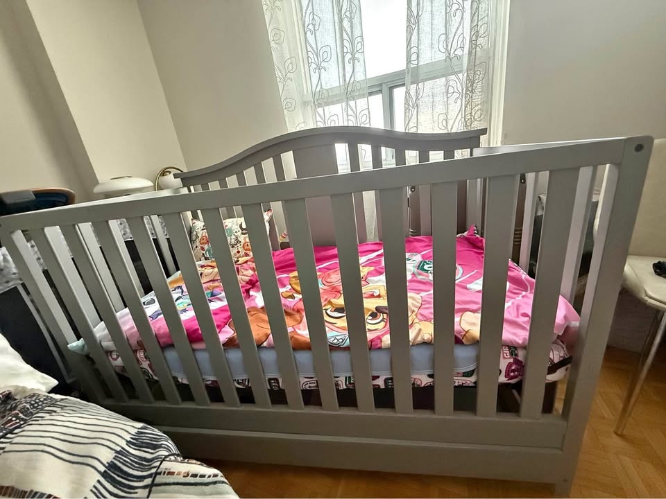 Grey Wooden Baby Crib with Mattress – Excellent Condition