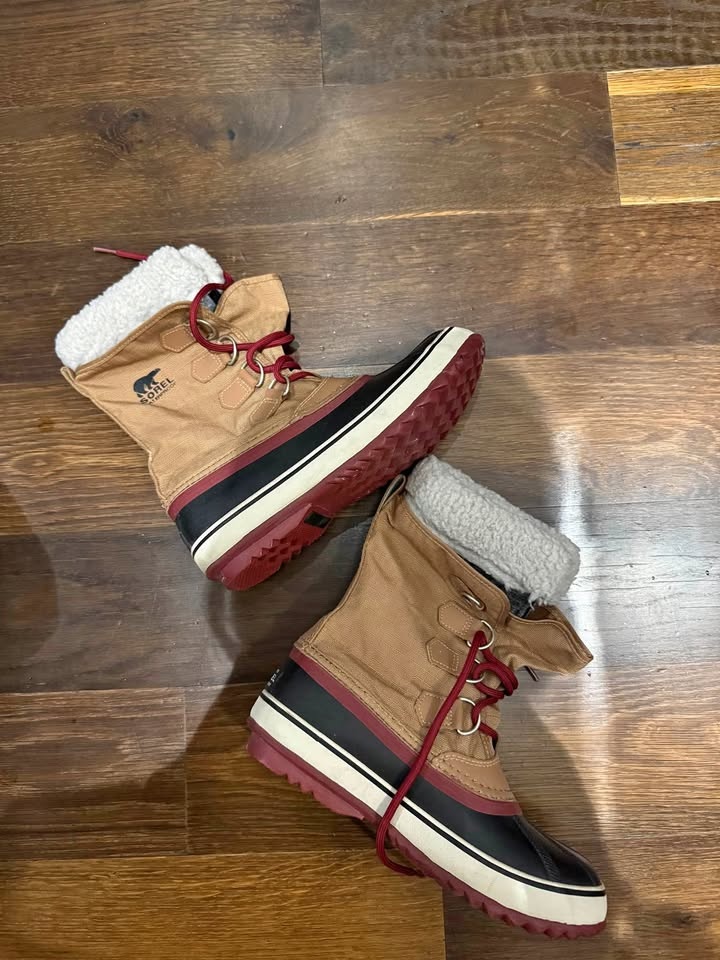 Sorel Winter Carnival Boots size 7