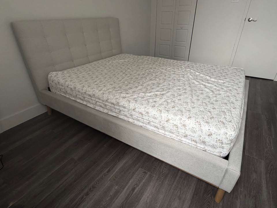 Bed Frame: Queen size - photo 2
