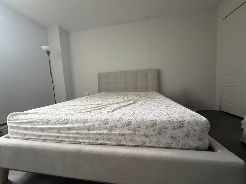 Bed Frame: Queen size - photo 3