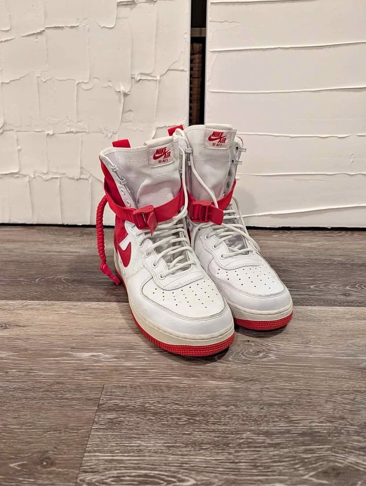 Nike SF Air Force 1 High, Nike White and Red Size 11.5