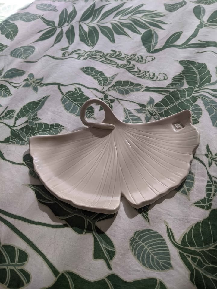 Handmade ginkgo leaf dish - photo 2