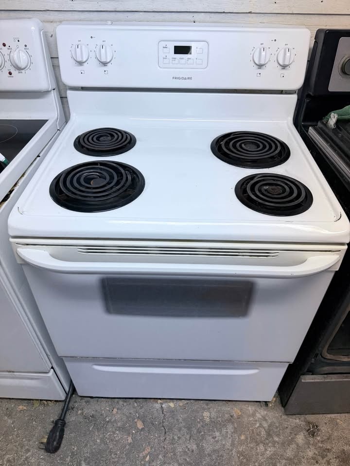 Frigidaire coil stove - photo 2