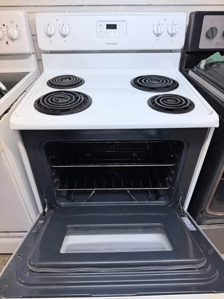 Frigidaire coil stove - photo 3