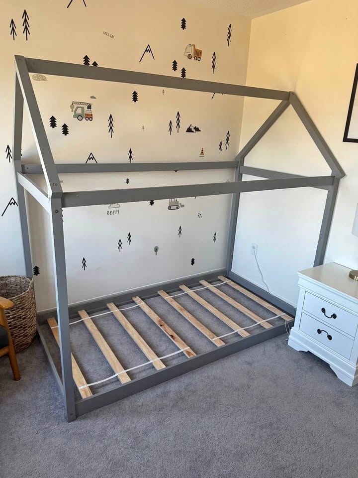 Twin House Bed- please read description