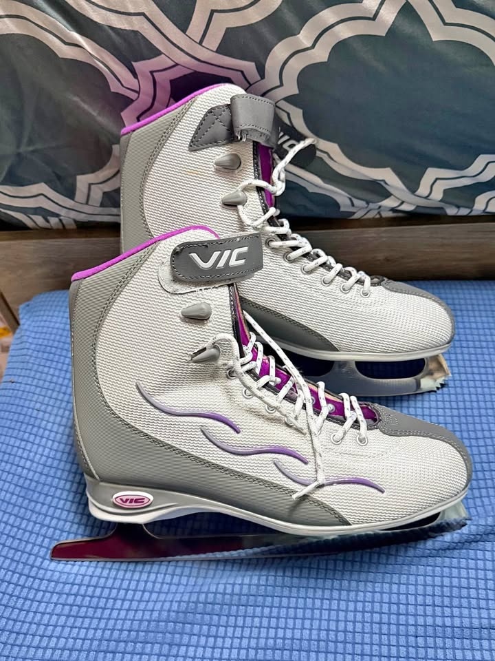 Vic Solair ice skates