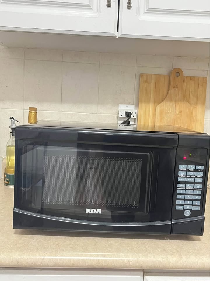 RCA microwave - photo 2
