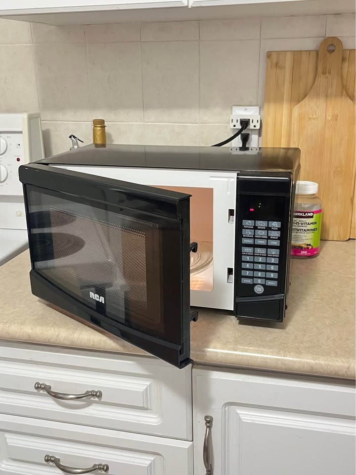 RCA microwave - photo 3