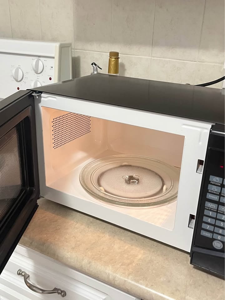 RCA Microwave - photo 4