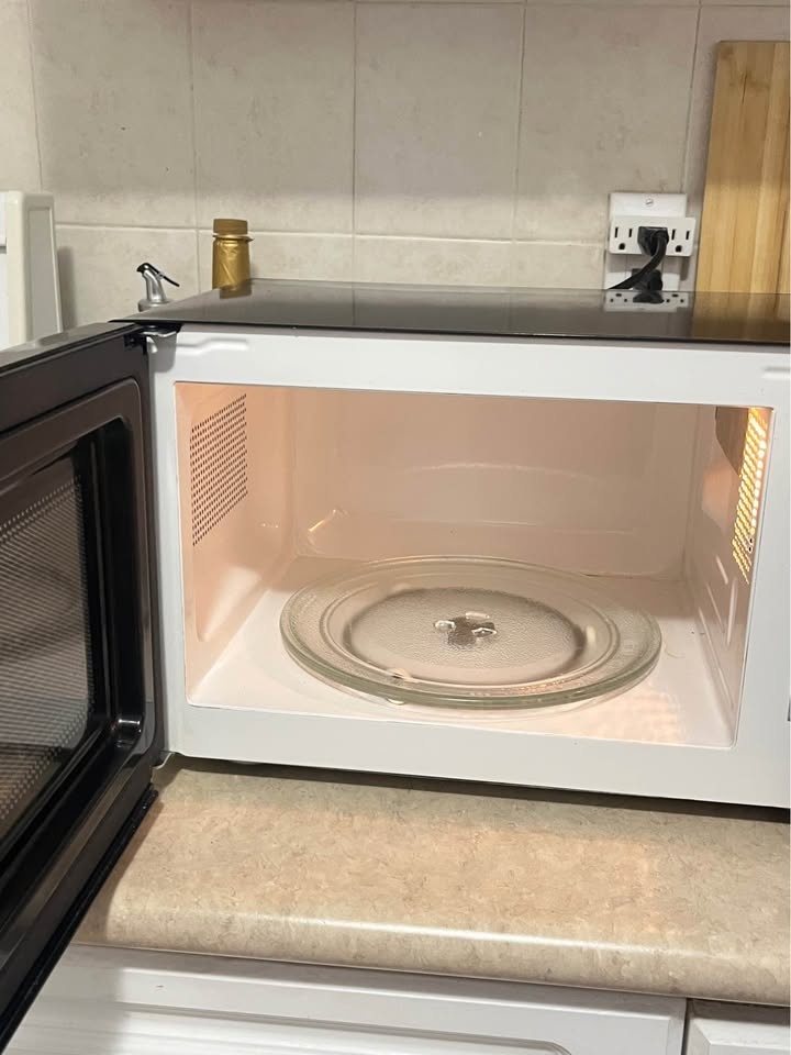 RCA Microwave - photo 5