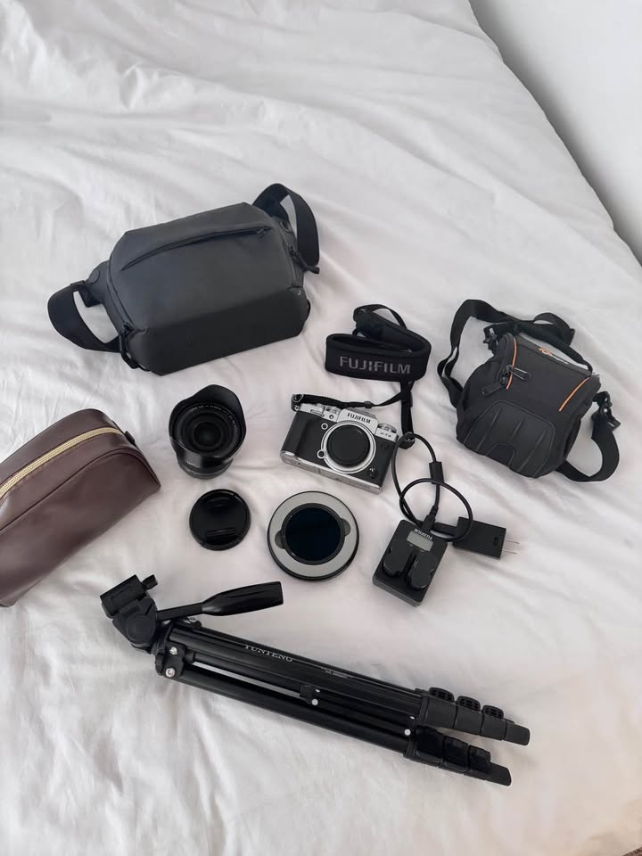Fujifilm X-T4 with Fujifilm XF 16–80mm Lens (Camera Bundle)