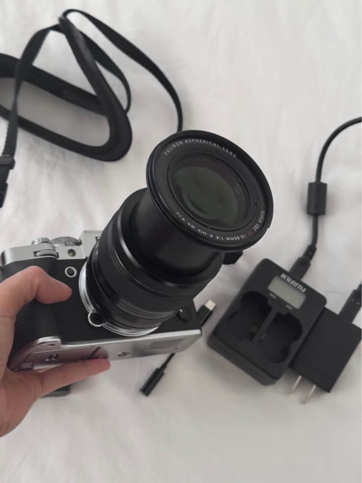 Fujifilm X-T4 with Fujifilm XF 16–80mm Lens (Camera Bundle) - photo 4