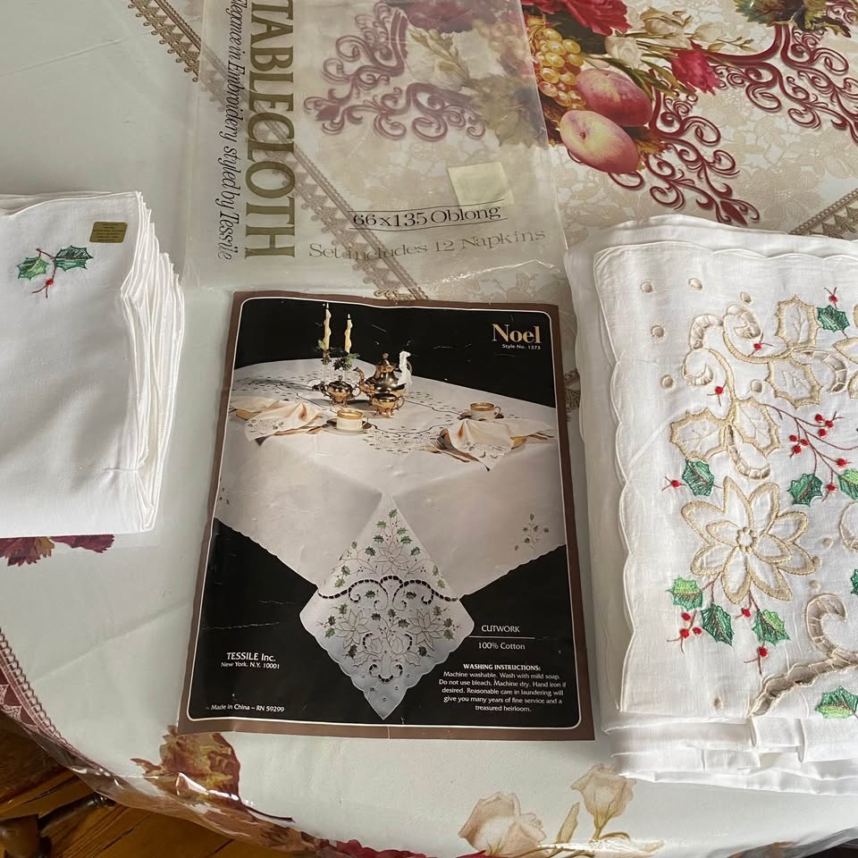 Tessile Tablecloth 66"x135" Oblong White Christmas Themed - photo 2