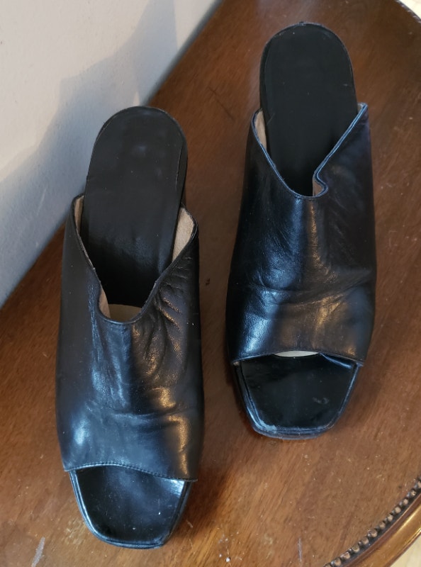 Excellent Condition Heeled Mules, Black Leather, 7.5M - photo 2
