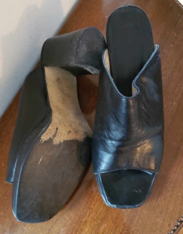 Excellent Condition Heeled Mules, Black Leather, 7.5M - photo 3