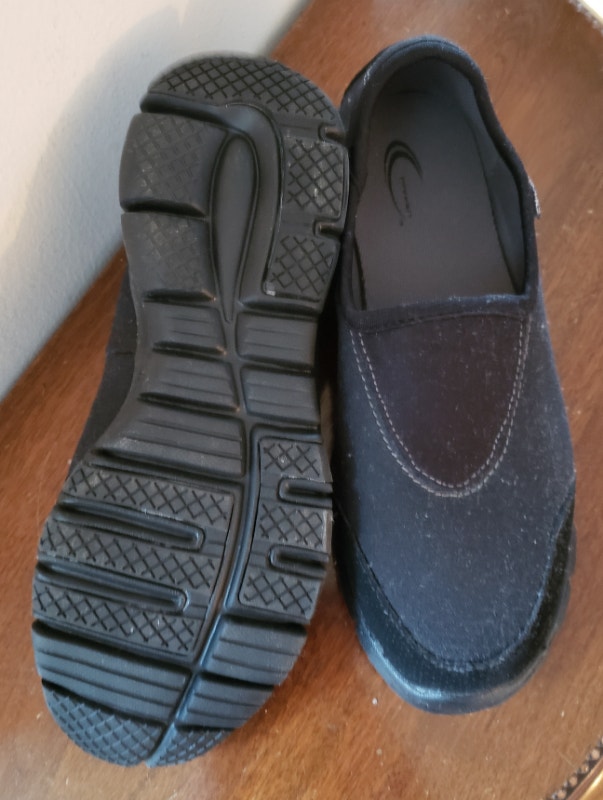 NEW Canvas Slip-ons, Black, 8M - photo 3