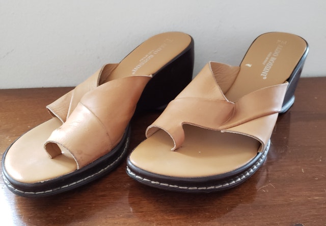 Excellent vintage Aldo Rossini Leather Mules, Camel, 7M