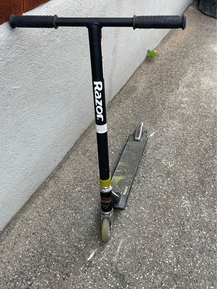 Razor Black Label scooter - photo 3