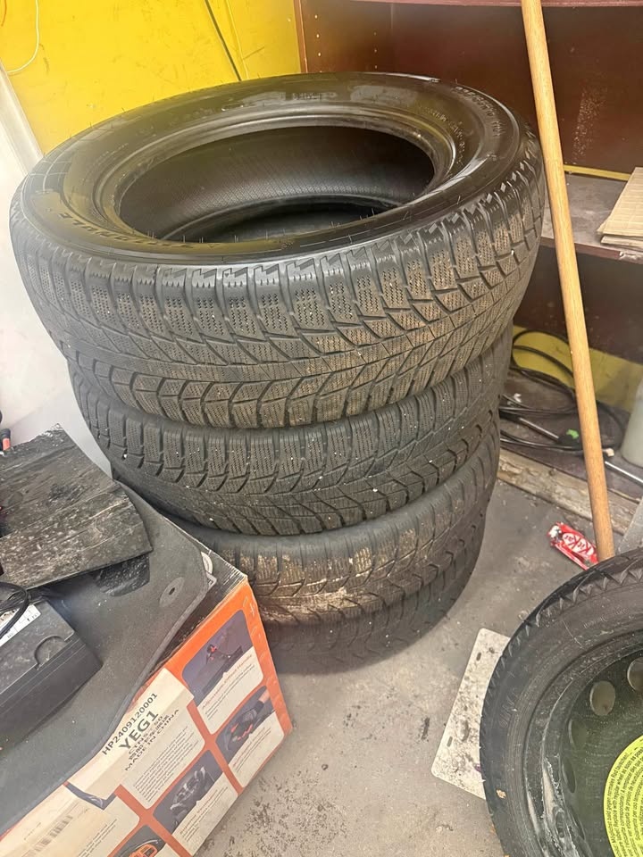 235/65/18 Triangle Snowlink Snow Tires 80% Tread