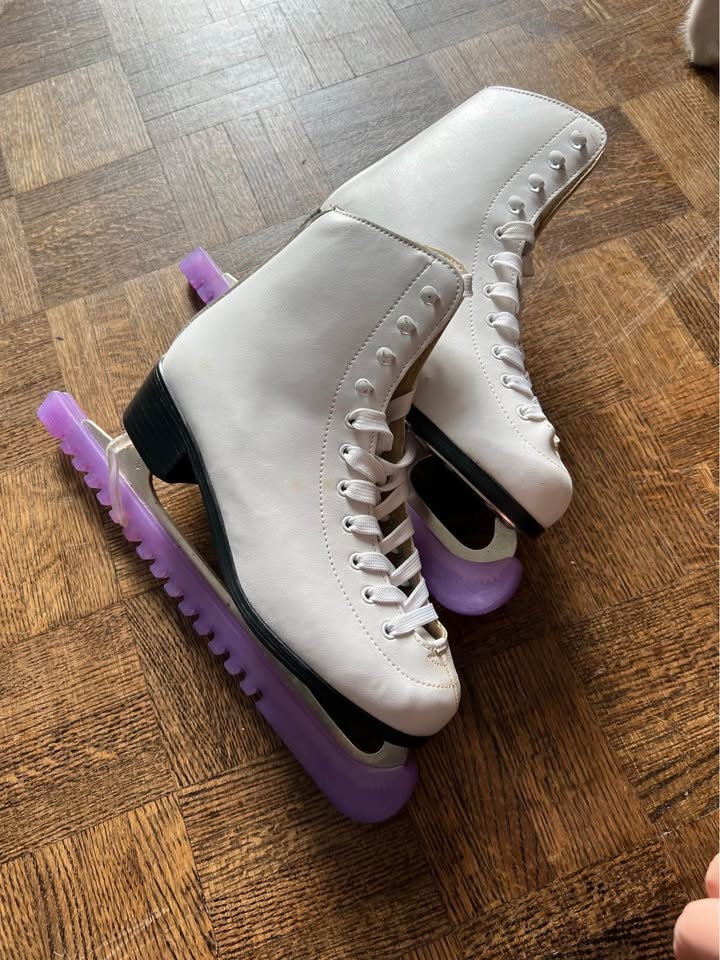 Ice Skates Size 8 with Guards - photo 2