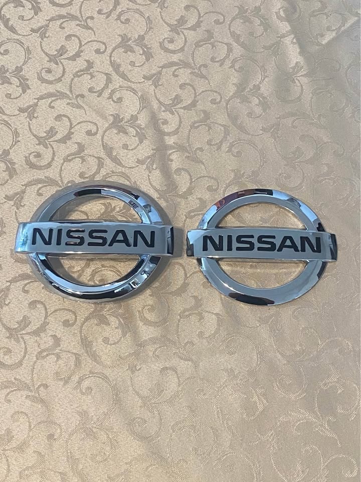 Nissan front emblem - photo 3