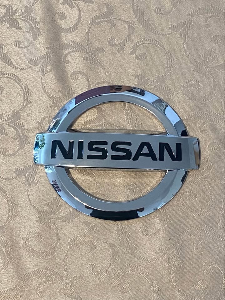 Nissan front emblem - photo 5