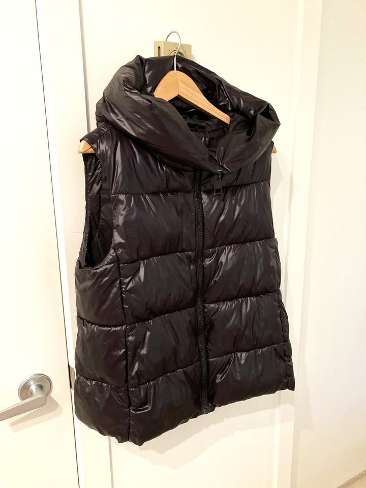 Zara Black Puffer Vest - photo 3