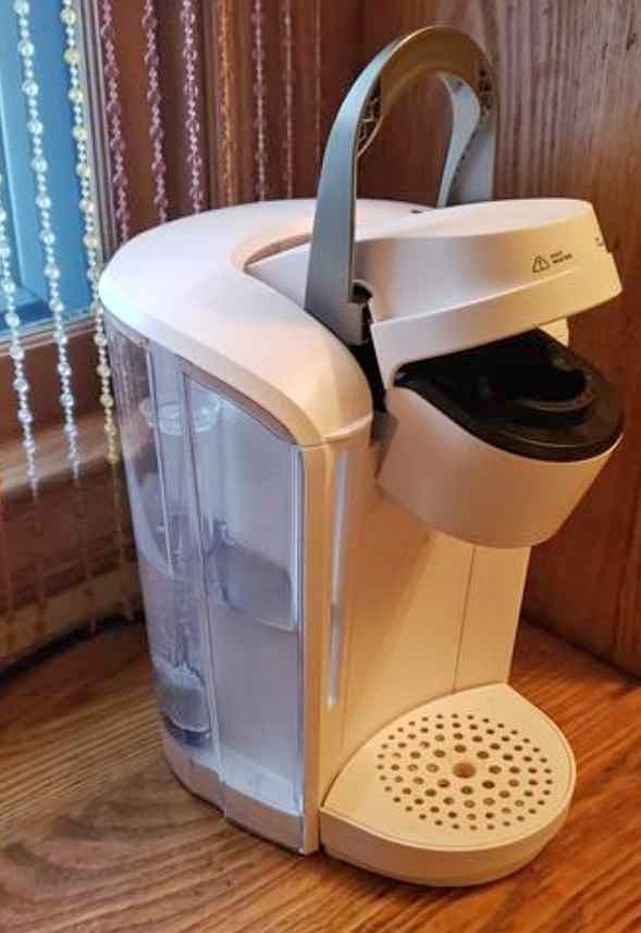 White keurig coffee and tea maker