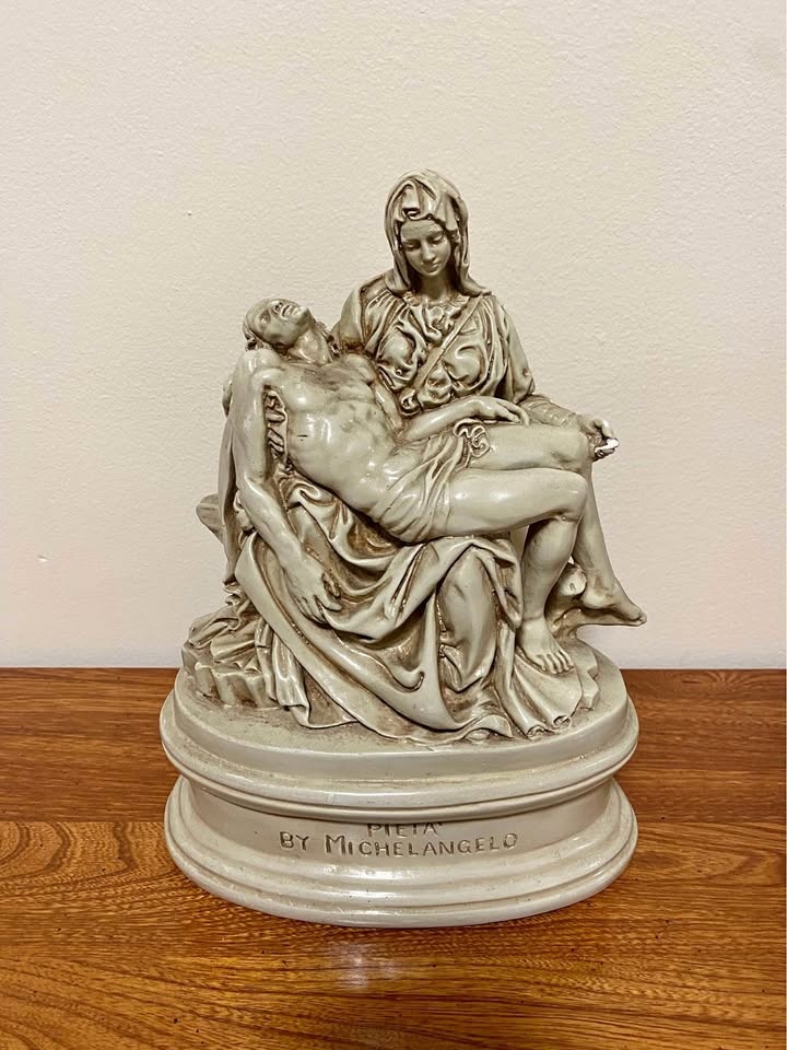 Pieta By MICHELANGELO