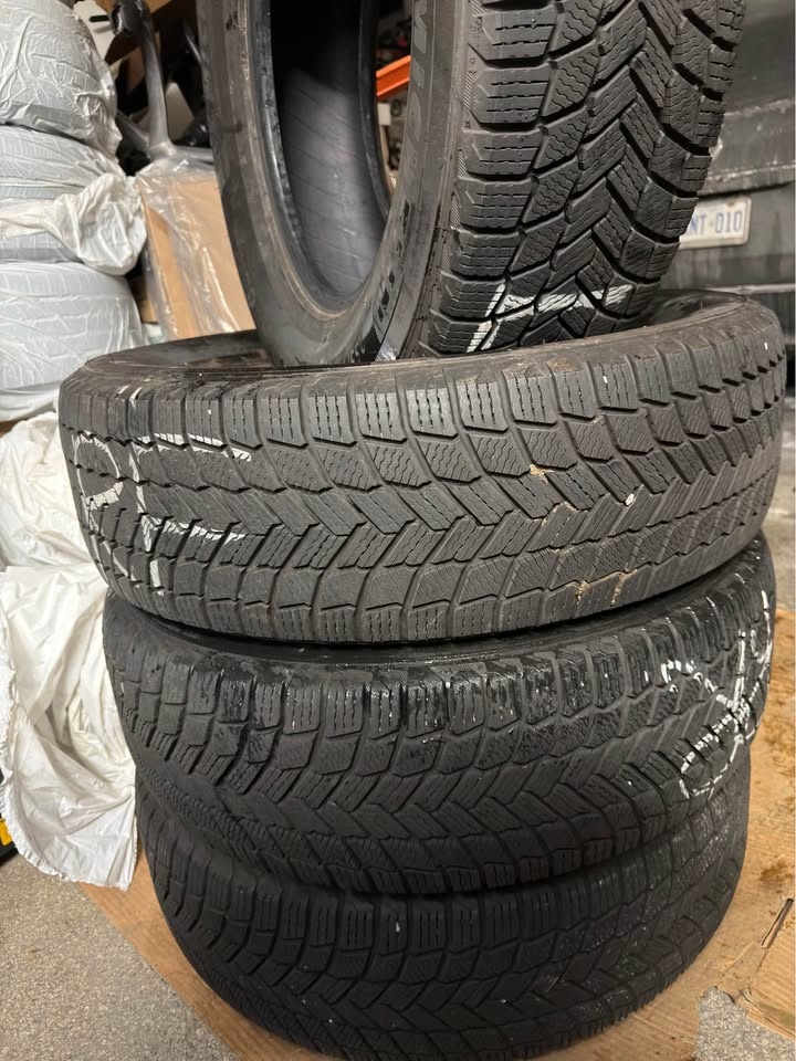 255/70/18 Michelin X-Ice Winter Tires - DOT 2023 - photo 2