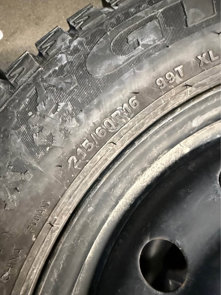 215/60/16 WINTER TIRES ON RIMS!!! CHEAPP!! - photo 2