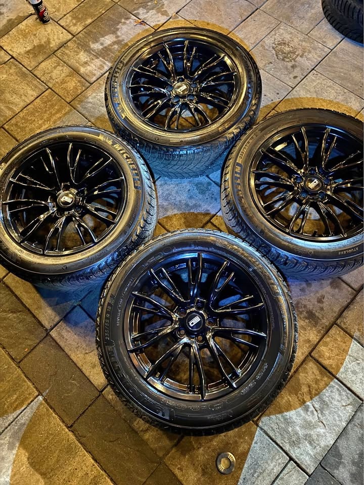 235/55/18 MICHELINS ON RIMS!!! GREAT SET!!