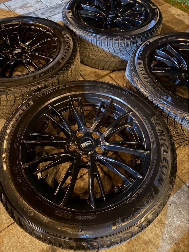 235/55/18 MICHELINS ON RIMS!!! GREAT SET!! - photo 3
