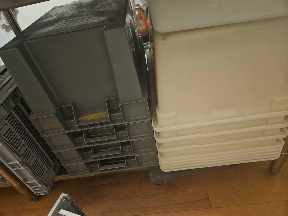 Food mixing storage boxes and strainers large and medium - photo 3