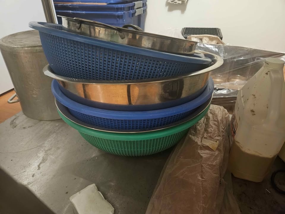 Food mixing storage boxes and strainers large and medium - photo 5