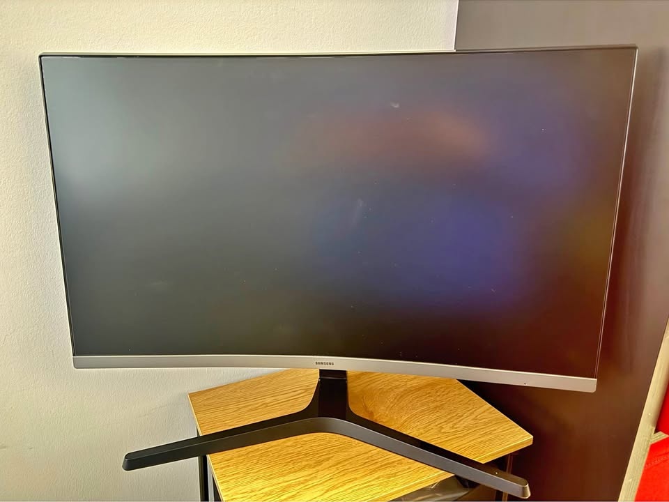 Curved Samsung Monitor 27"