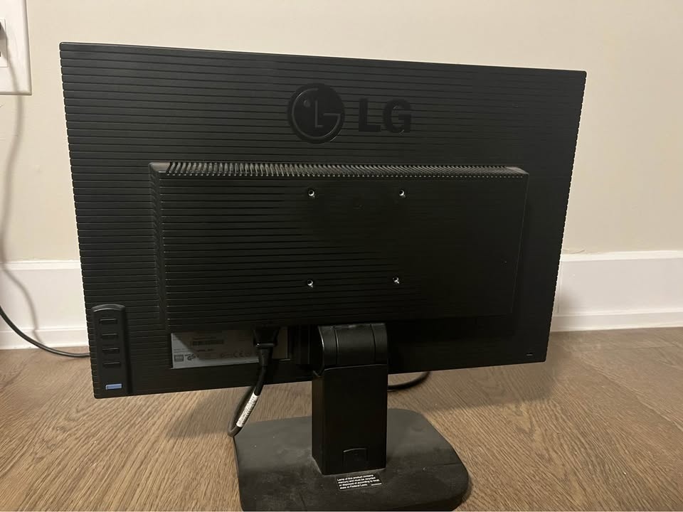 LG Monitor - photo 2