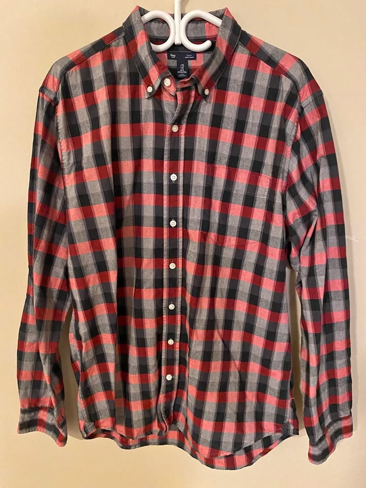 GAP Plaid Button-Up Shirt – Men’s XL – Very Good Condition