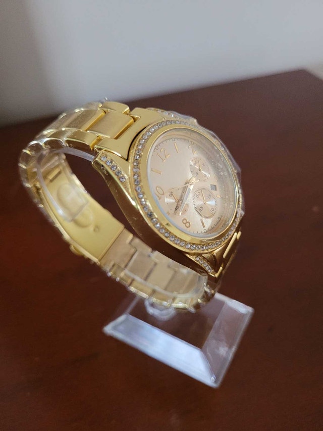Brand New Women's Gold Fashion Watch with Diamond Bezel - photo 4