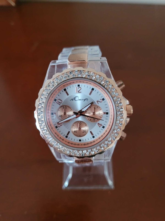 Brand New Women's Rose Gold Fashion Watch