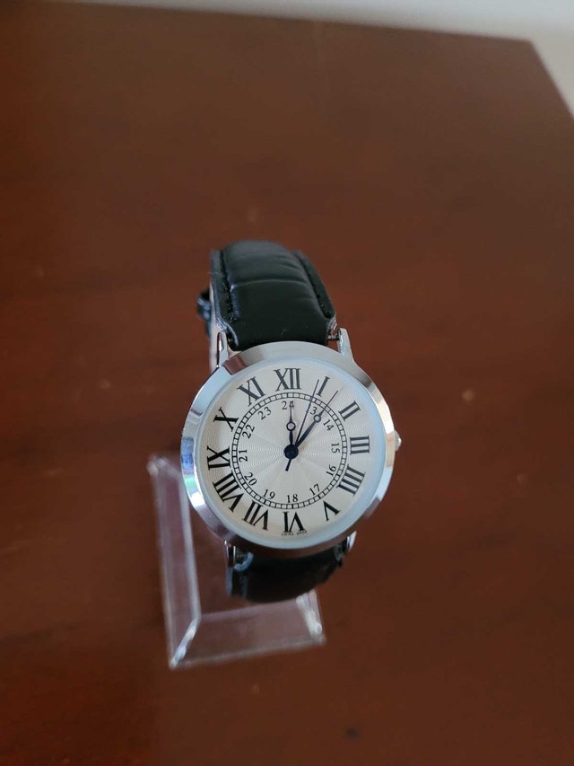 Women's Black Roman Dial fashion watch