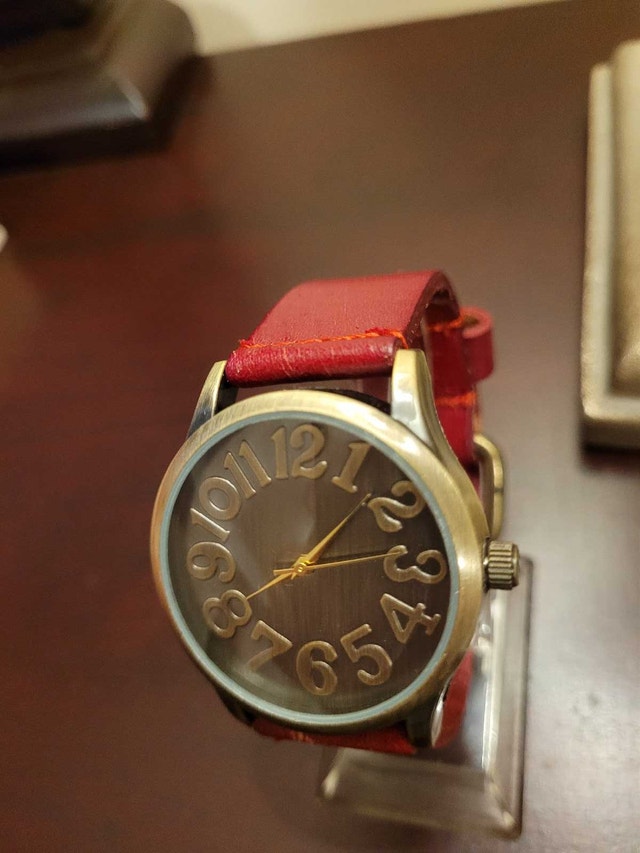 Brand New Vintage Style Unisex Watch with Red Leather Strap - photo 2