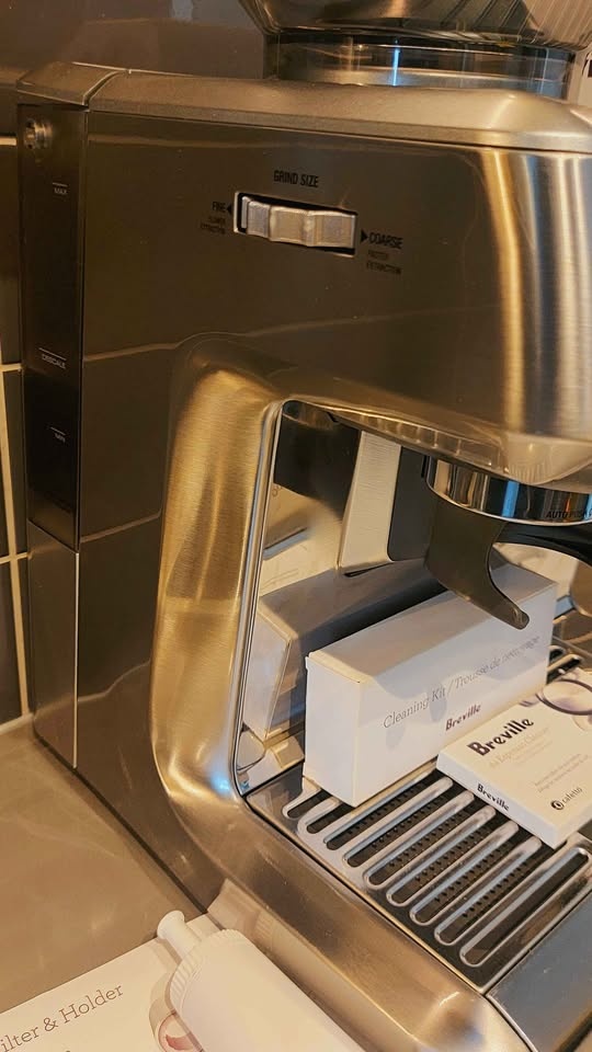 Breville Barista Touch Screen Espresso Machine - Like NEW!!! - photo 4