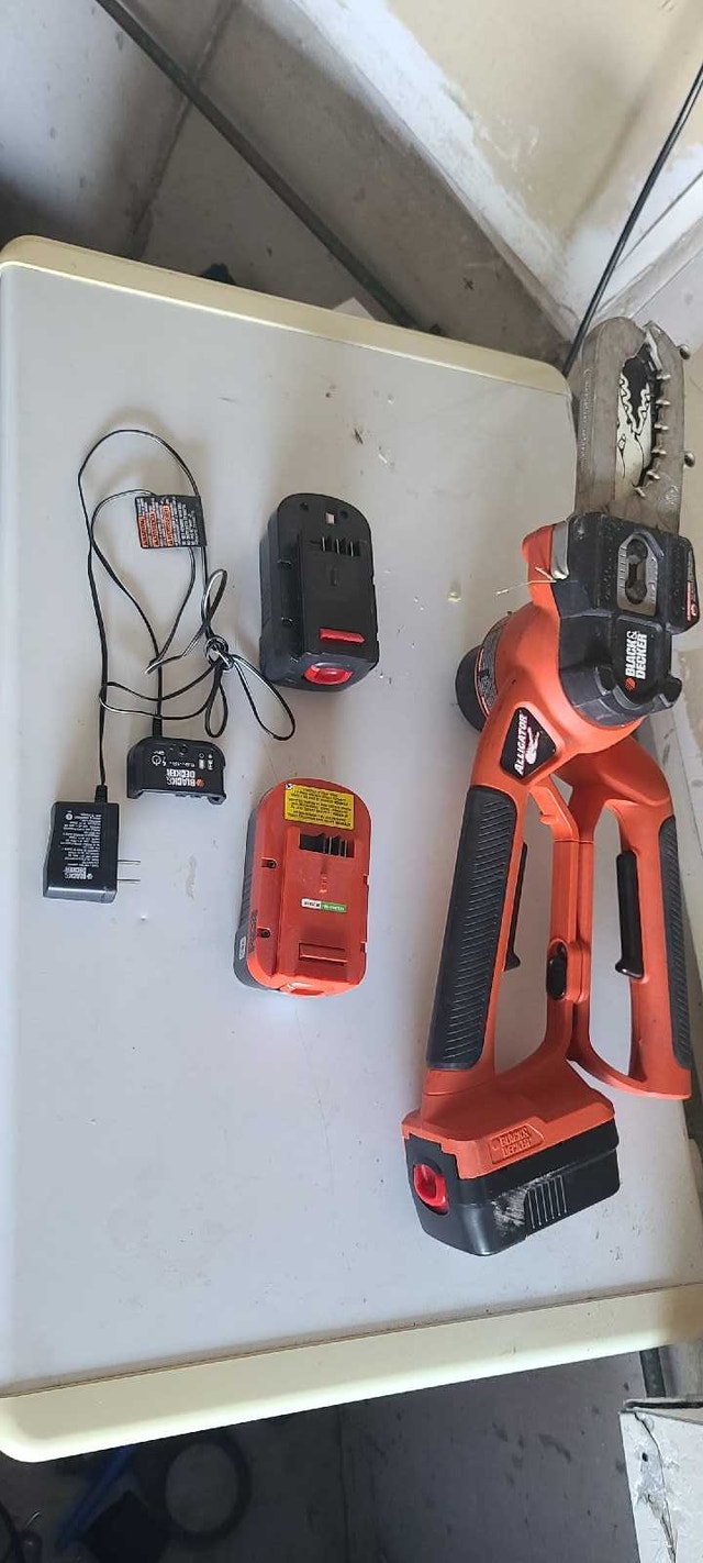 Black and Decker mini Chain Saw with 2 additional batteries - photo 3