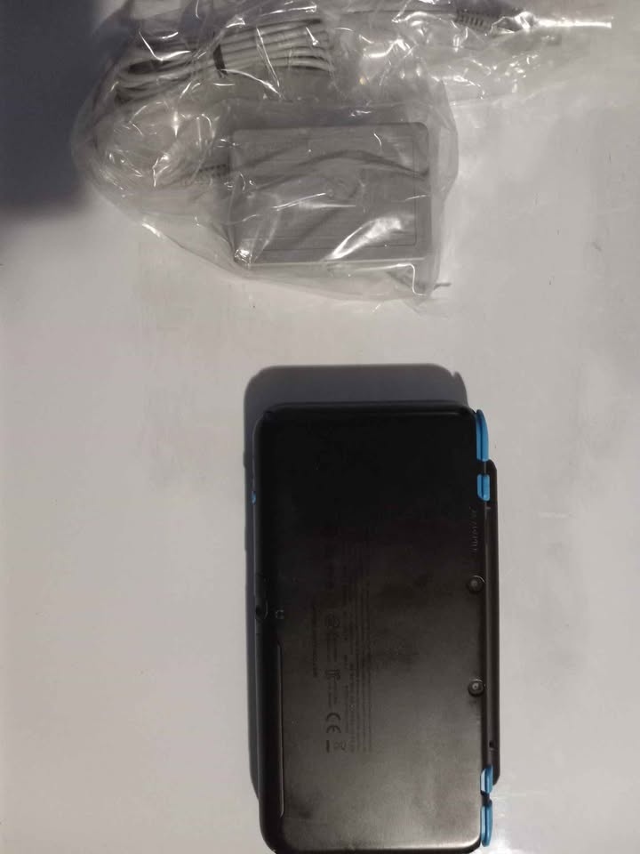 2DS XL w/ charger - photo 2