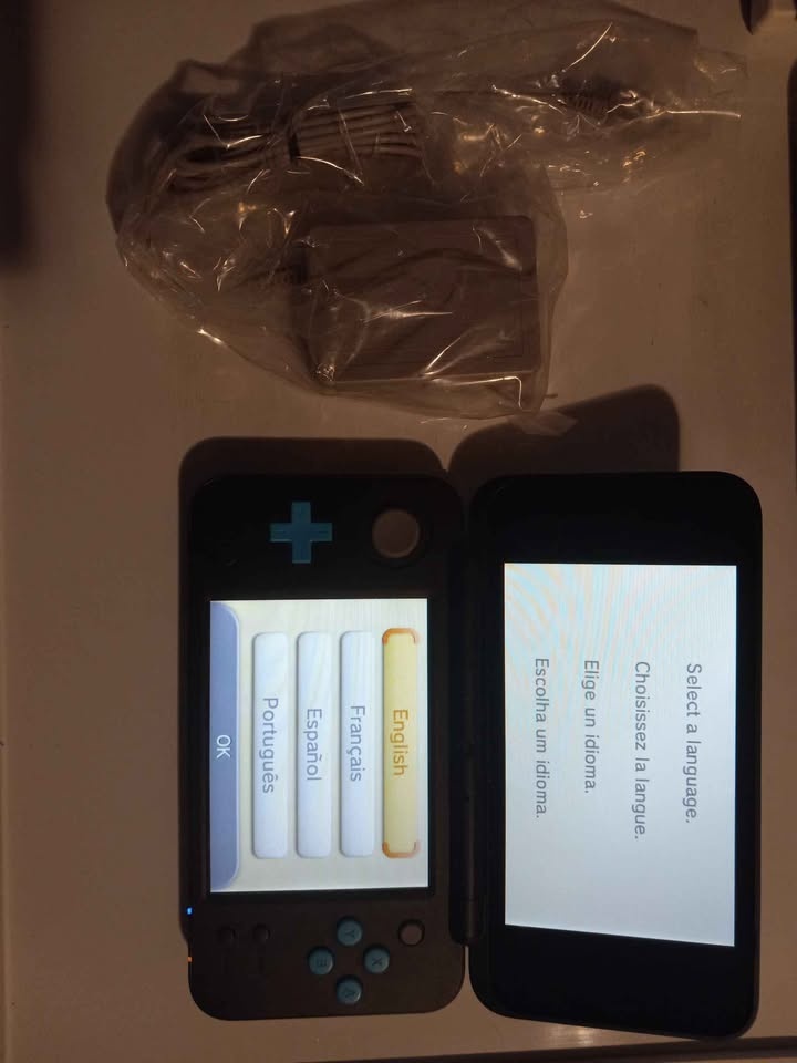 2DS XL w/ charger - photo 3