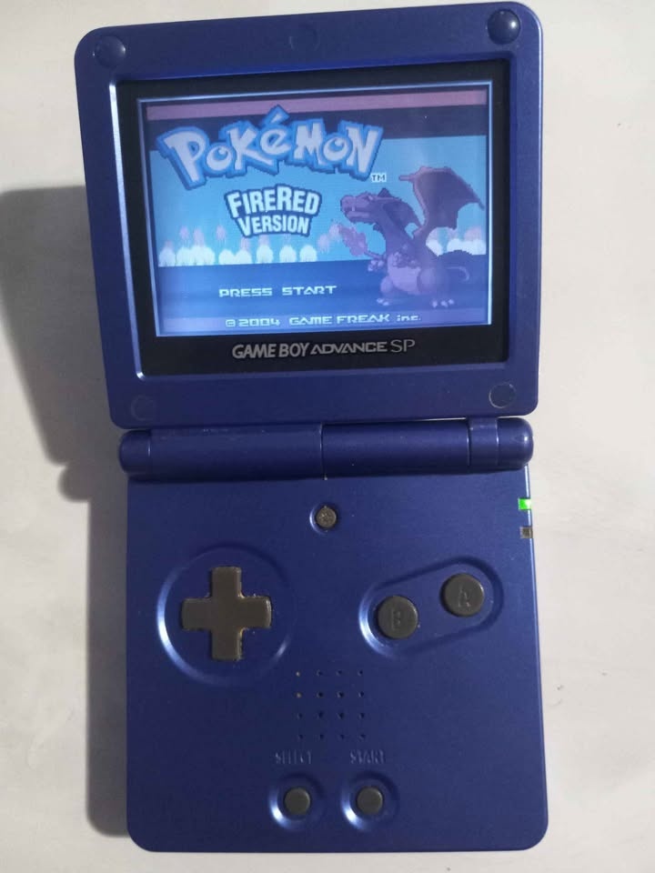Gameboy Advanced SP Pokemon Fire Red and Emerald - photo 2