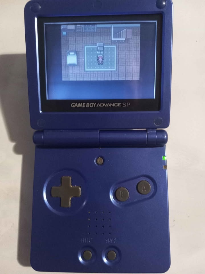 Gameboy Advanced SP Pokemon Fire Red and Emerald - photo 5