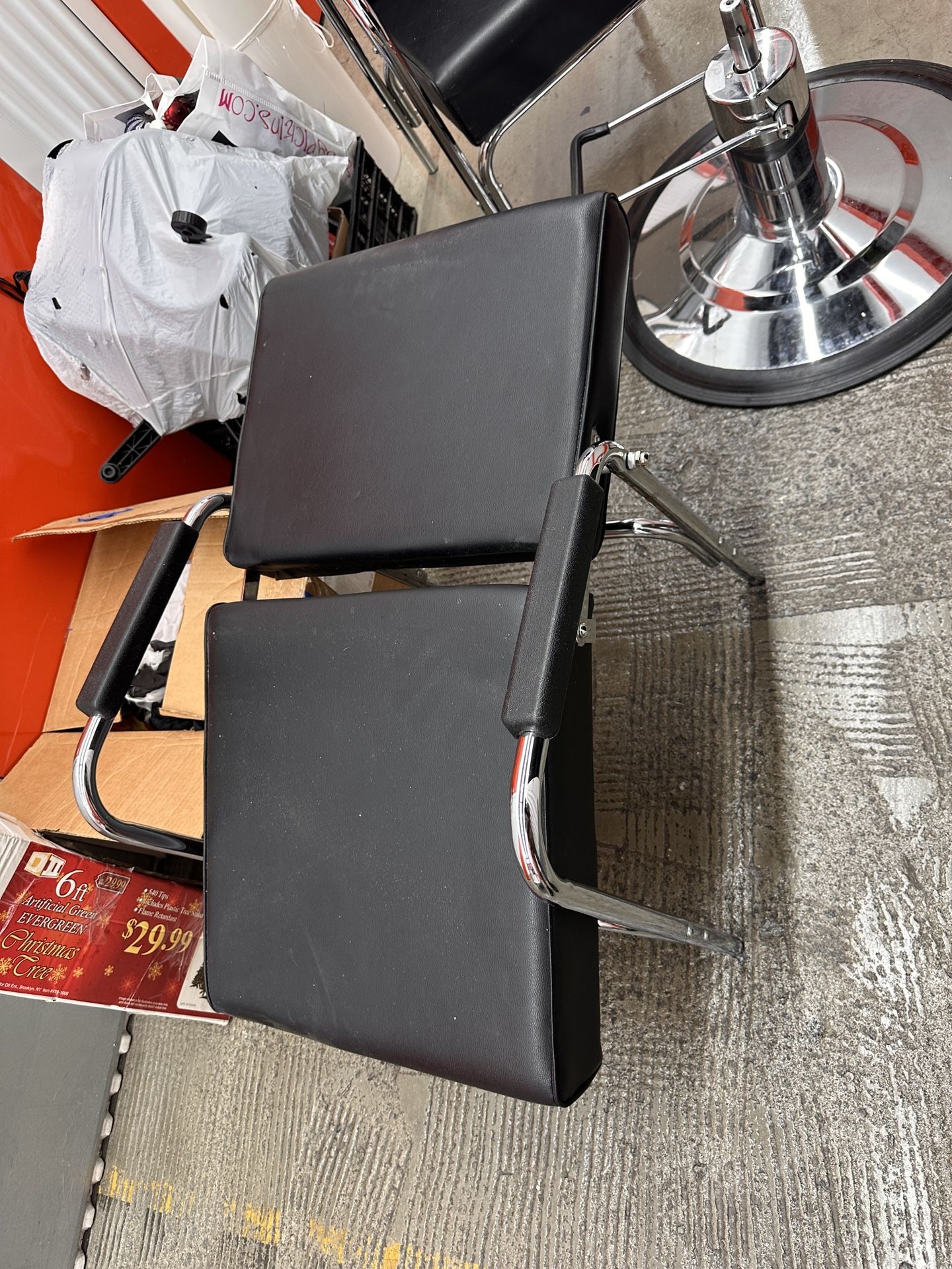 Salon Furniture LOCATED IN VALLEY STREAM - photo 2